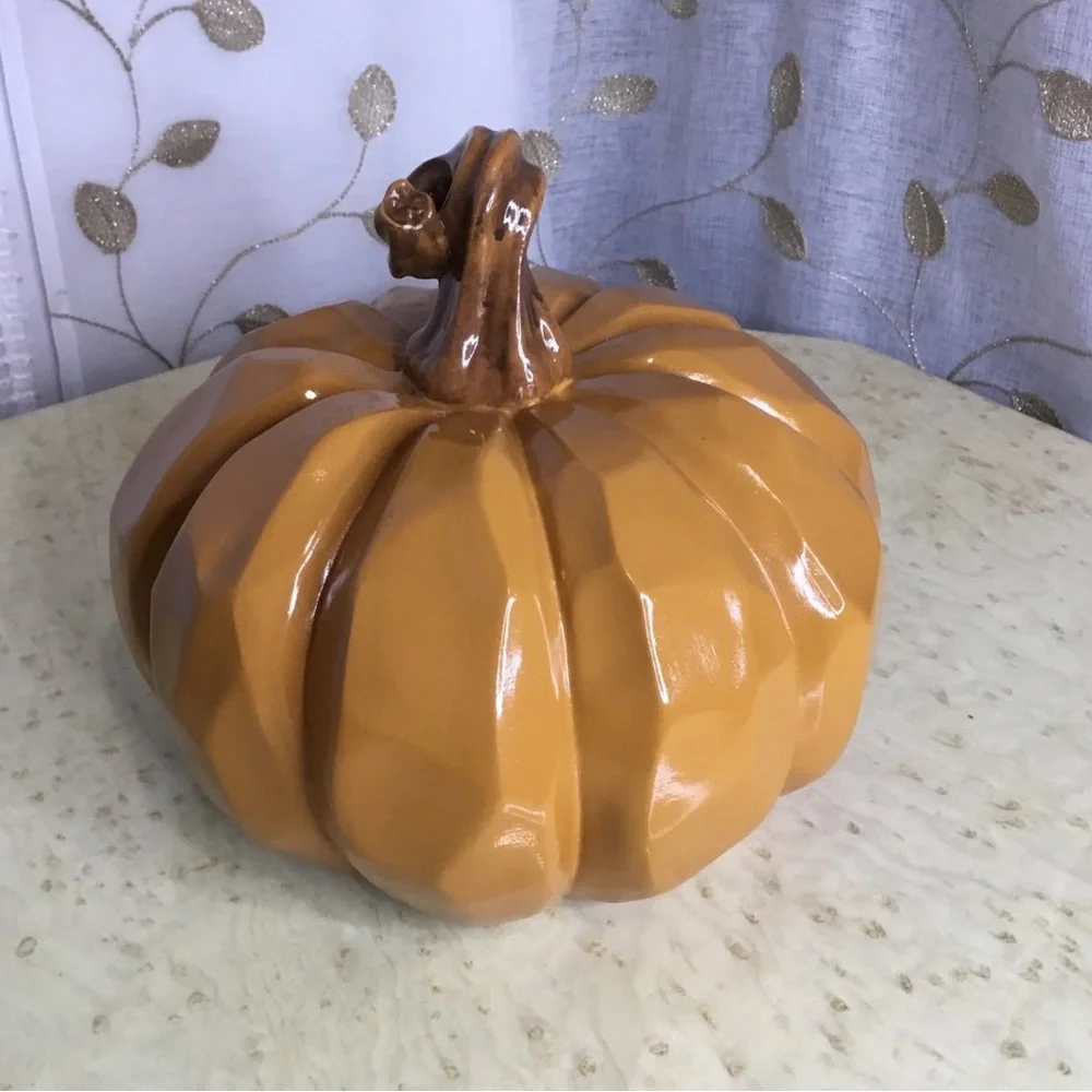 Plastic Resin Pumpkin Figurine Halloween Fall Thanksgiving Decor NEW!